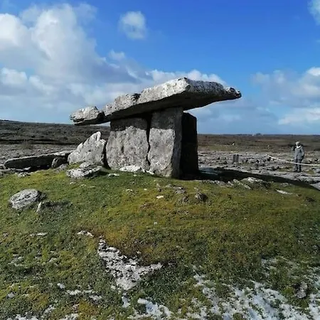 Traditional Near The Wild Atlantic Way Holiday home *